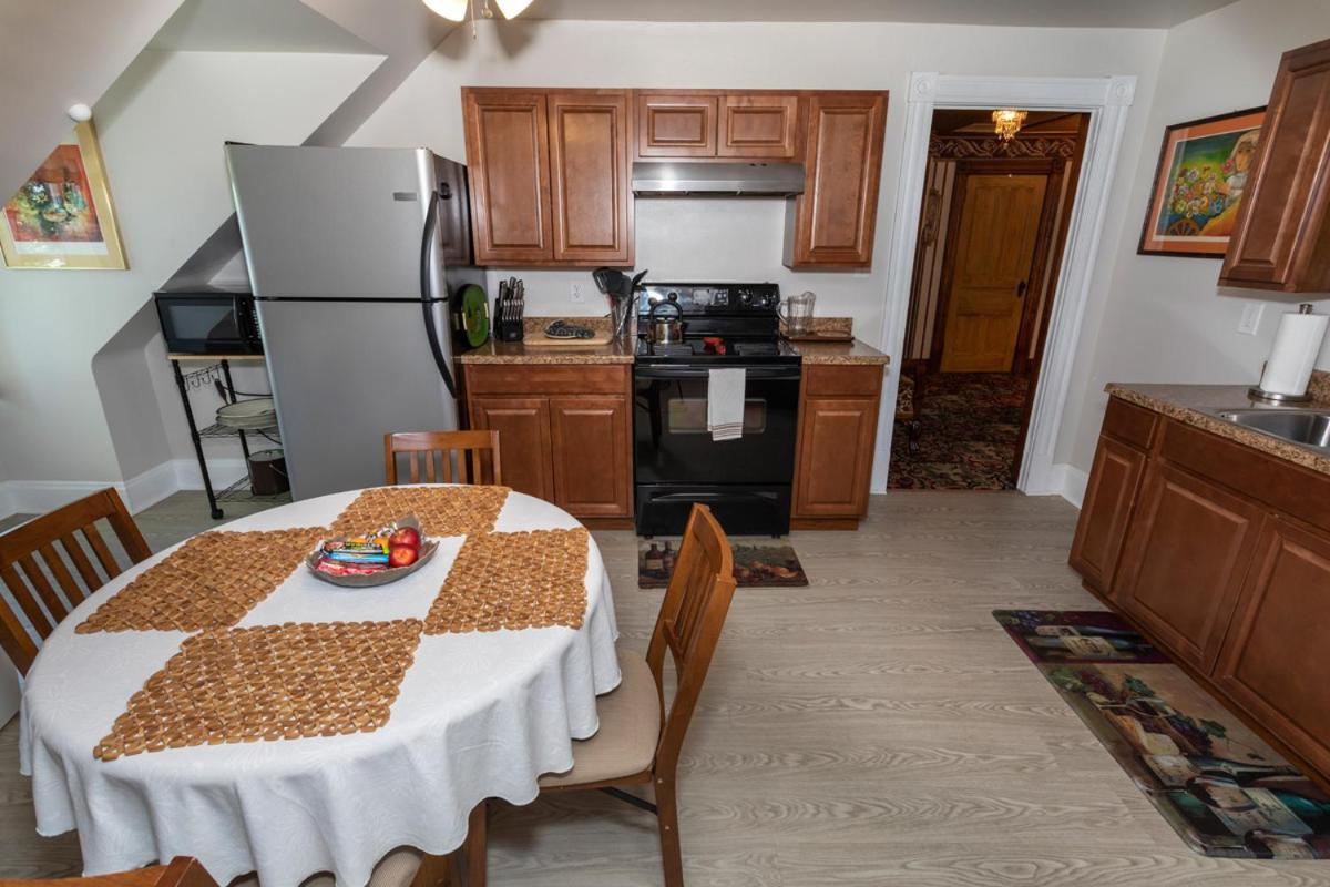 South Broadway Manor B&B - Near Fallingwater, Ohiopyle State Park, Hiking & Biking Trails Gap Scottdale Esterno foto