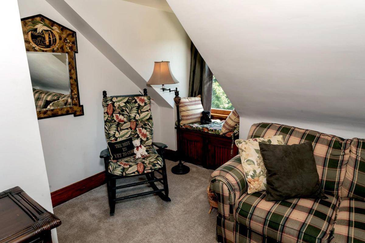 South Broadway Manor B&B - Near Fallingwater, Ohiopyle State Park, Hiking & Biking Trails Gap Scottdale Esterno foto