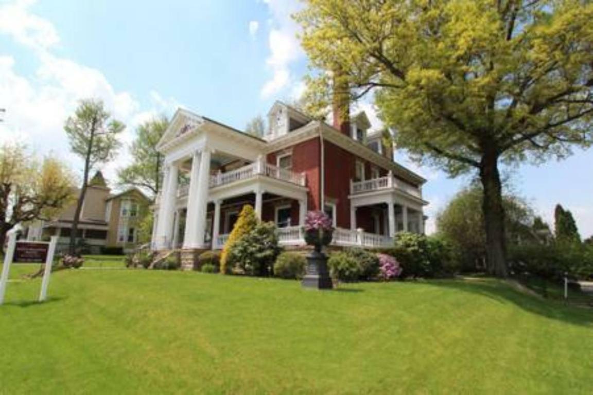 South Broadway Manor B&B - Near Fallingwater, Ohiopyle State Park, Hiking & Biking Trails Gap Scottdale Esterno foto